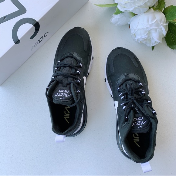 Nike Air Max 270 React Black and White NWT - Picture 7 of 11